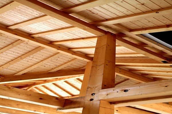 ستون کلبه چوبی 